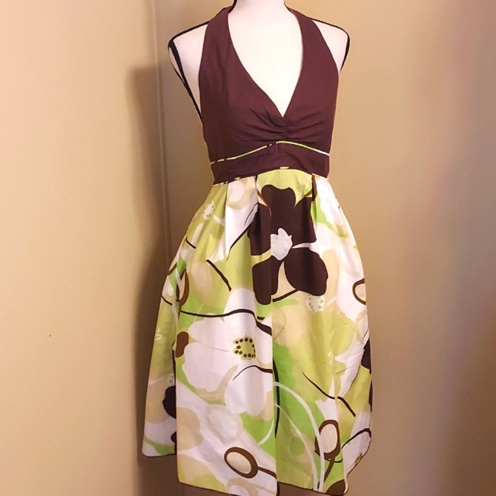 Green Sleeveless Backless Dress